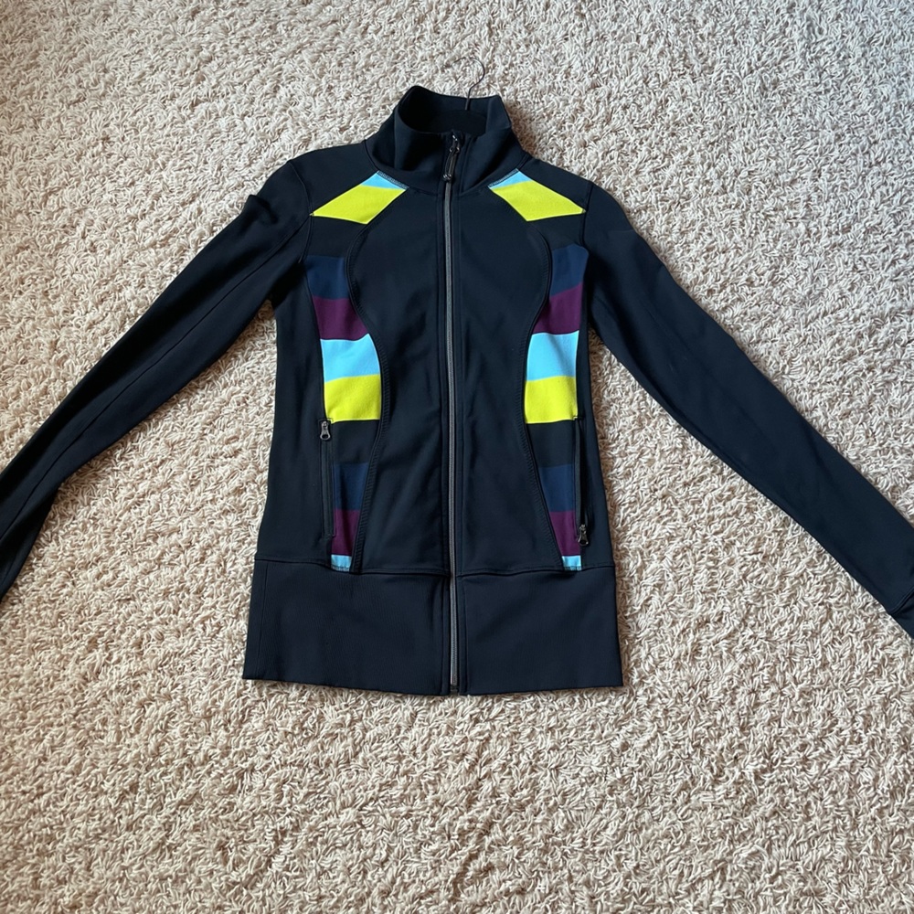 Lululemon Nice Asana Jacket
Black / Pow Stripe Split Pea.